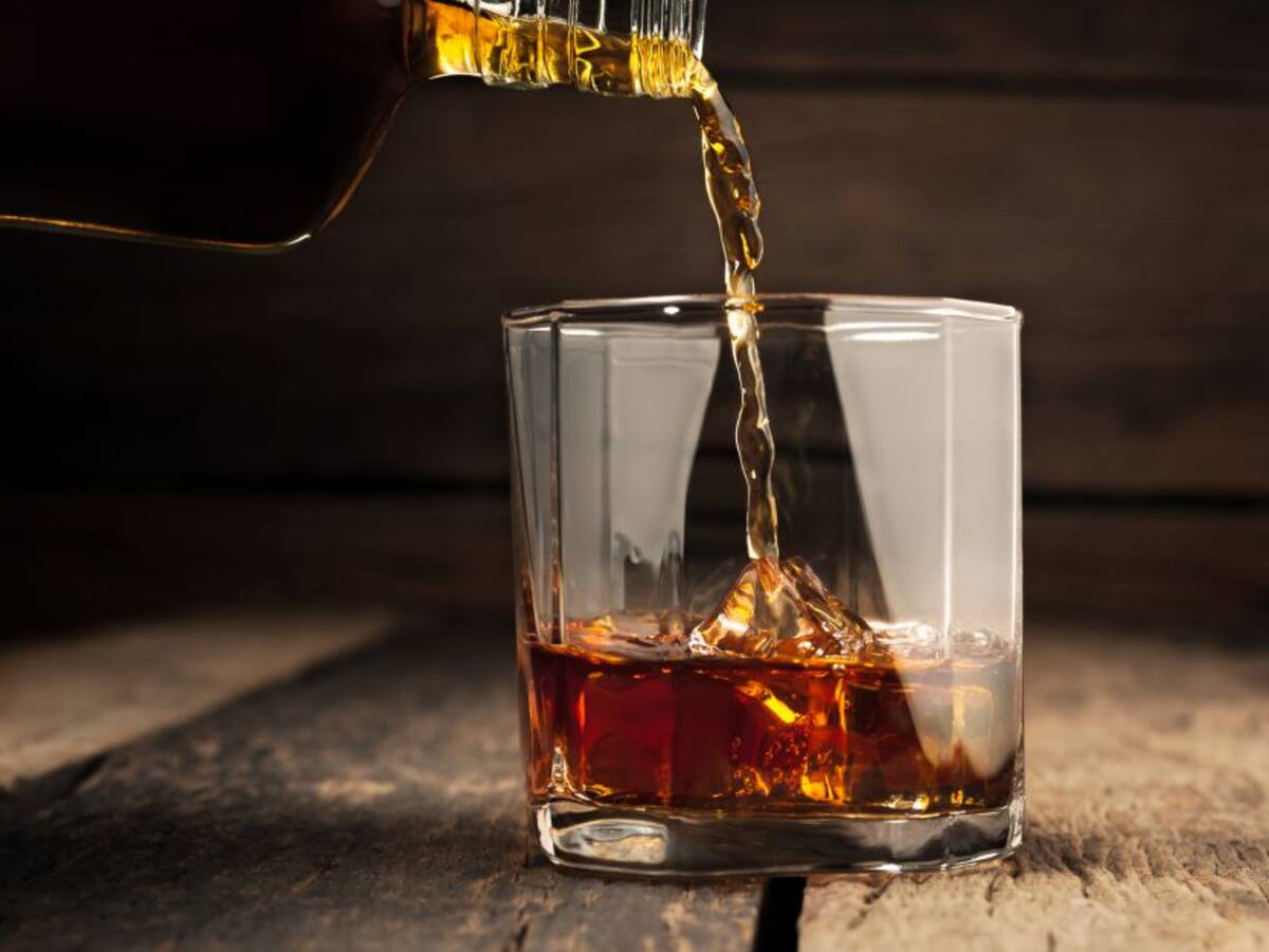 Riesgos de beber alcohol: el peor efecto secundario que puede tener