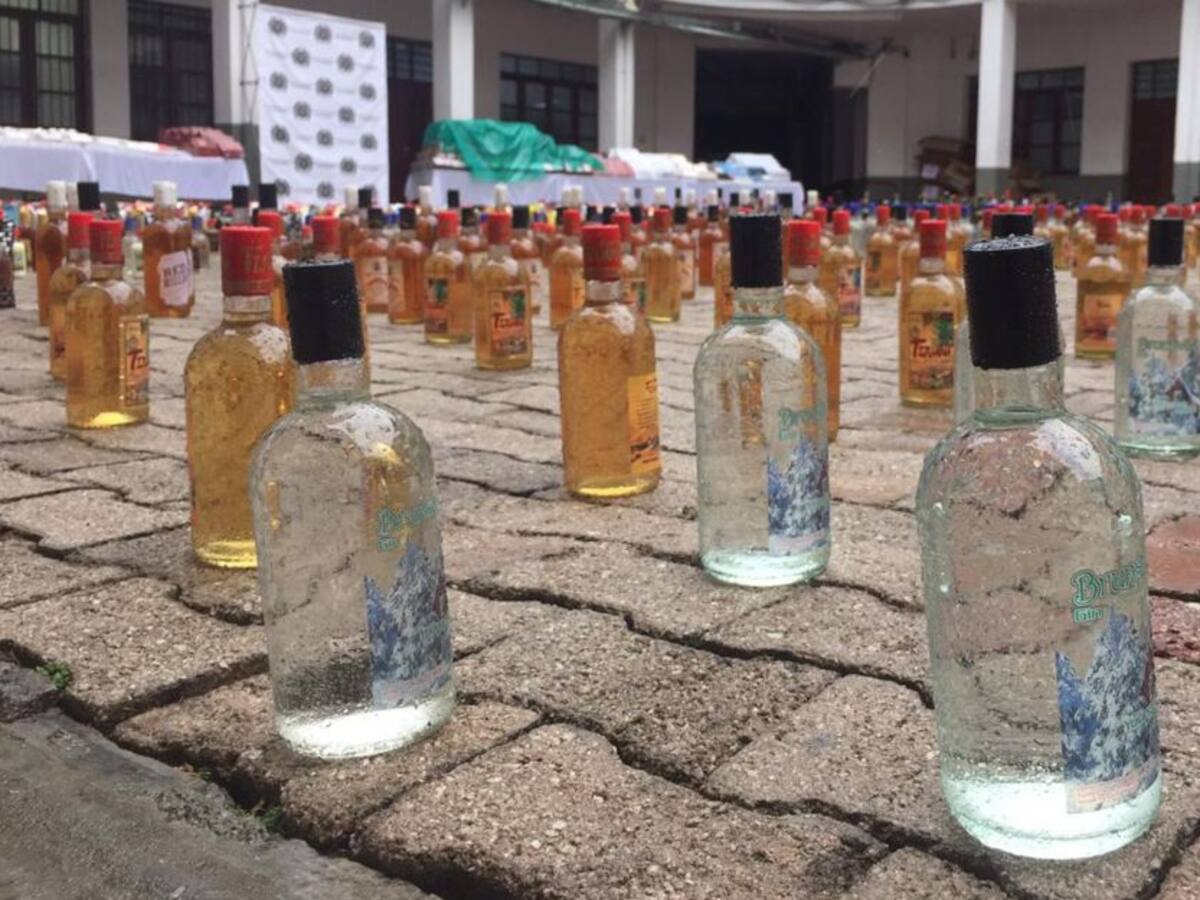 Antes de iniciar la Feria de las Flores, incautan carga de licor adulterado