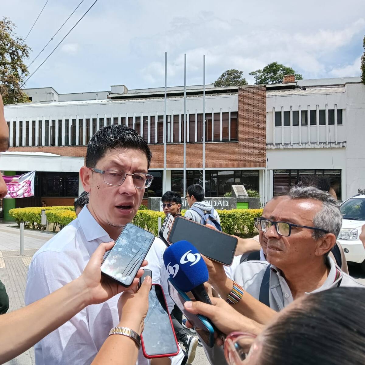 Ministro de Educación desde Armenia asegura que no hay mayor afectación por paro camionero