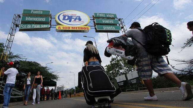 Policía refuerza seguridad en frontera con Venezuela. Foto: Getty Images