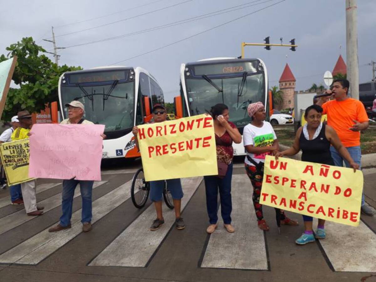 Bloqueos en sur de Cartagena para exigir inclusión del servicio Transcaribe