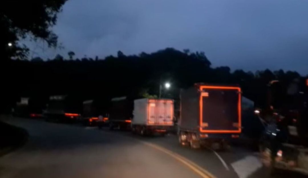 Vía entre Ibagué y Cajamarca 