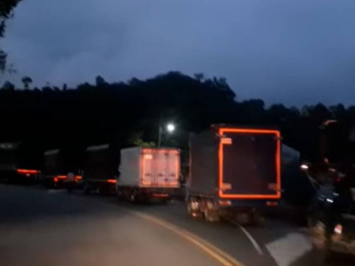 Continúa cerrada la vía entre Ibagué y Cajamarca