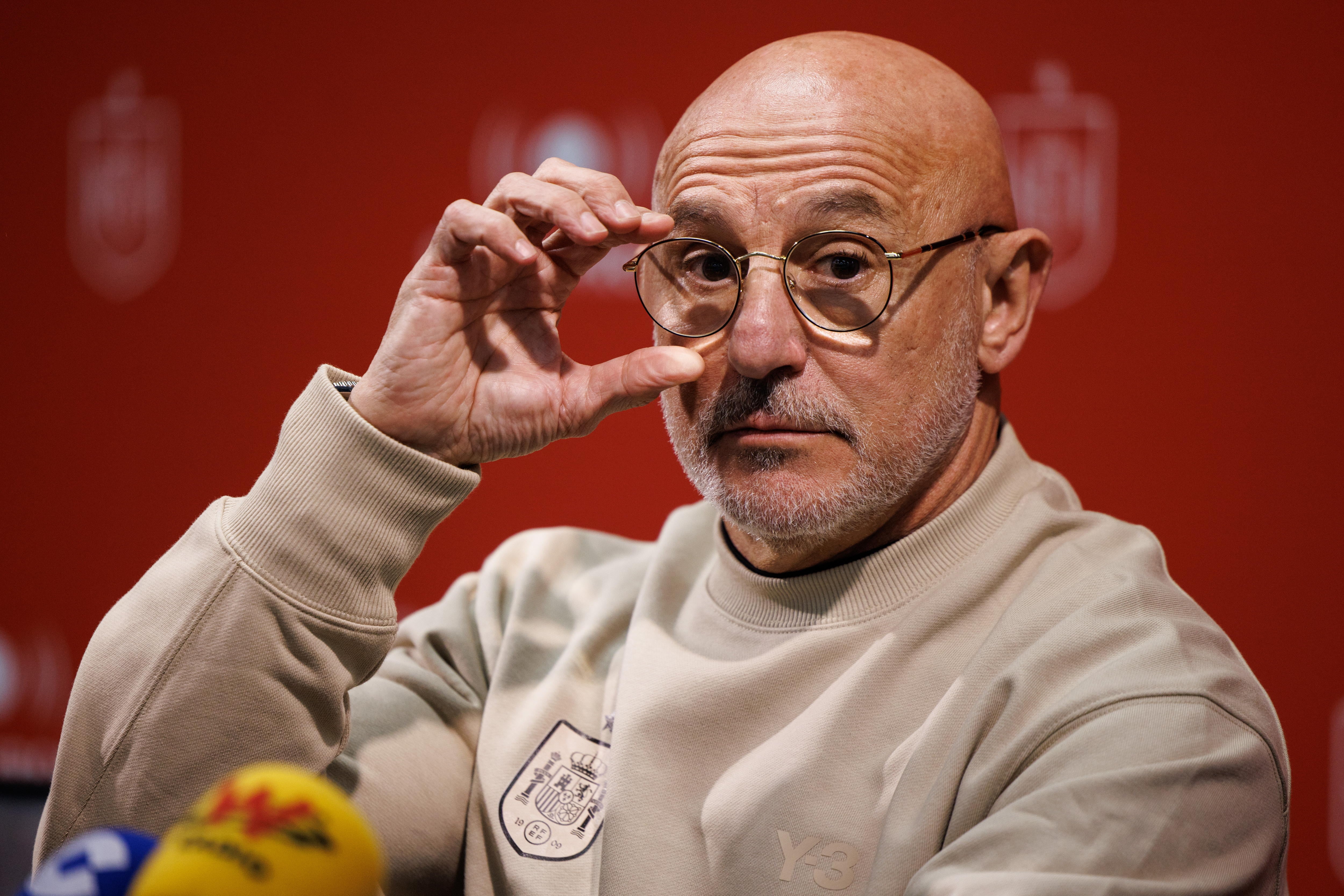 London (United Kingdom), 21/03/2024.- Spain's head coach Luis de la Fuente attends a press conference in London, Britain, 21 March 2024. Colombia will face Spain in a friendly soccer match on 22 March 2024. (Futbol, Amistoso, España, Reino Unido, Londres) EFE/EPA/TOLGA AKMEN