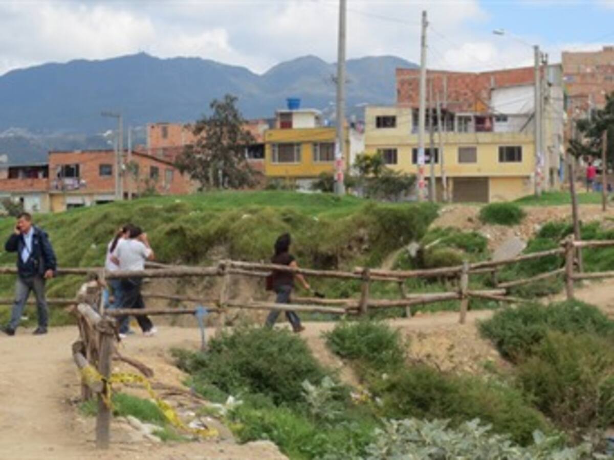 Después de 4 meses, comunidad de Ciudad Bolívar sigue sin un puente seguro