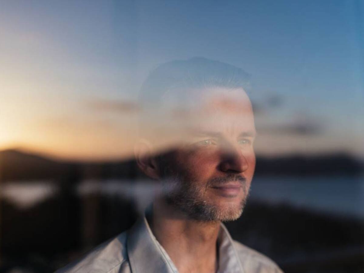 ¿De qué trata la auto observación neutro consciente?