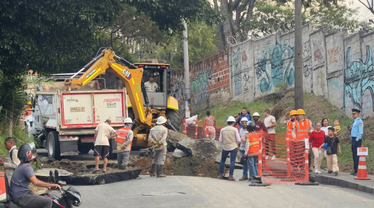 Arreglo de tubería en el nororiente de Medellín. Foto: EPM.