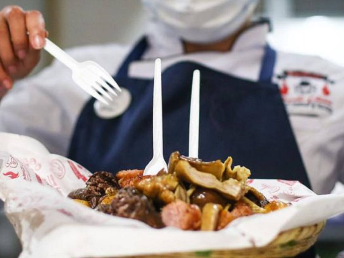 Hombre murió en Festival de la morcilla al comer 5 rellenas y una longaniza