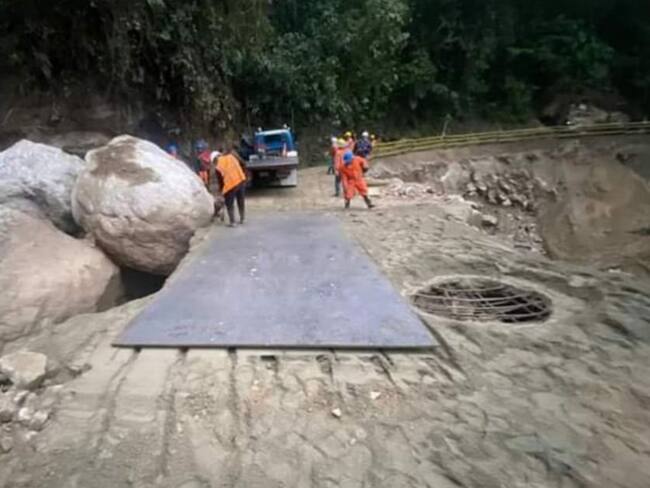 Abren paso por dos horas en la vía Curos - Málaga