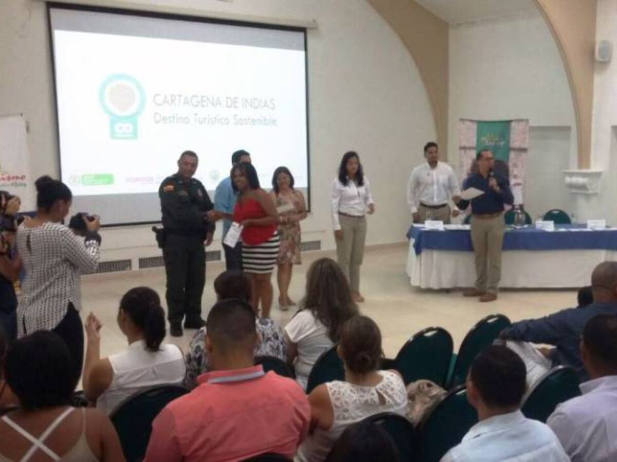 Policía de Cartagena capacita a prestadores de servicios turísticos