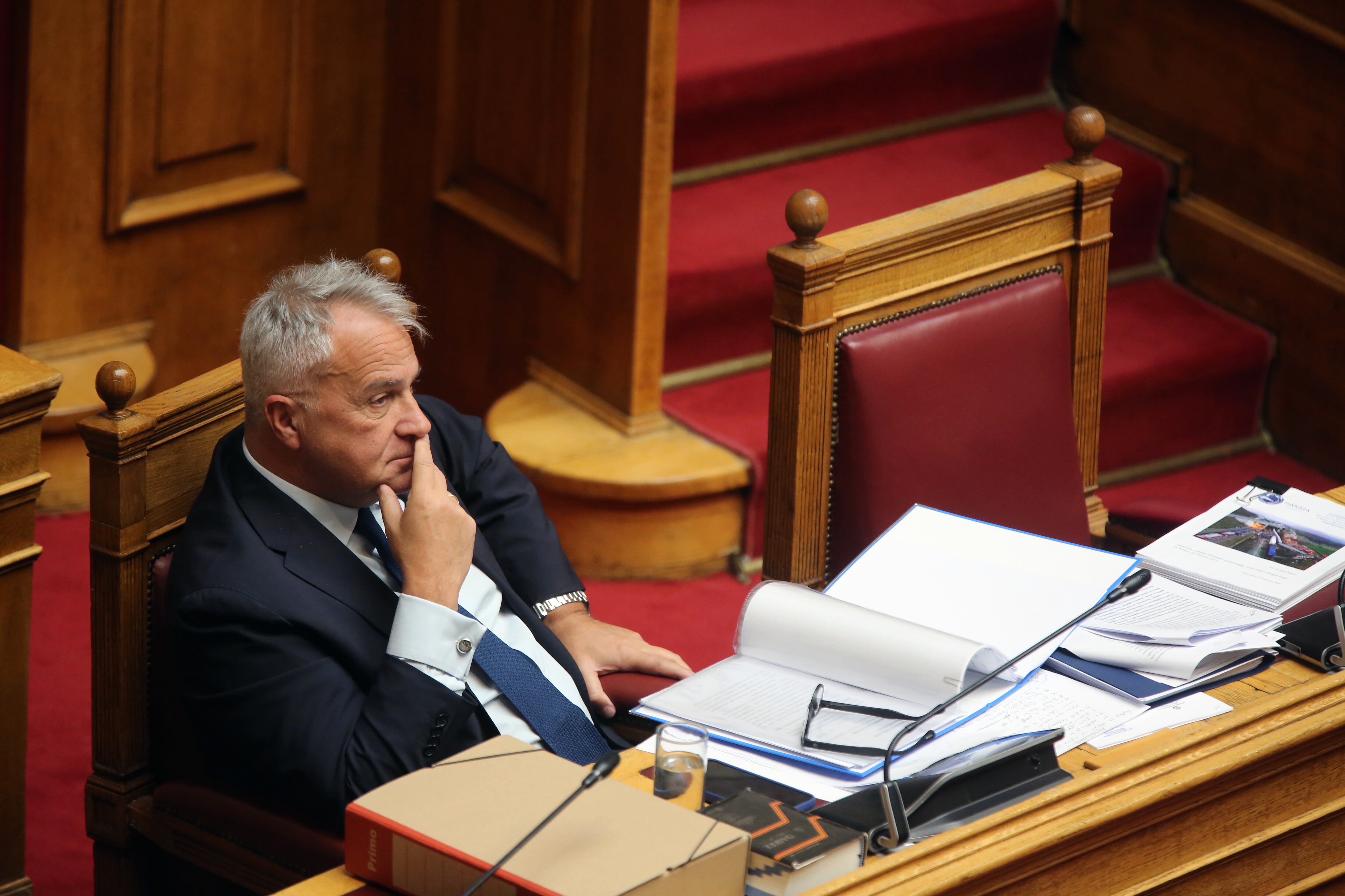 ATHENS (Greece), 27/06/2025.- (FILE) - Greek Minister of Migration and Asylum Makis Voridis at the Hellenic Parliament in Athens, Greece, 04 March 2025 (reissued 27 June 2025). Makis Voridis, along with Deputy Foreign Minister Tasos Chatzivasileiou, Deputy Minister of Rural Development and Food Dionysis Stamenitis, and Deputy Minister of Digital Governance Christos Boukoros, have resigned over the OPEKEPE case scandal. Greek Prime Minister Mitsotakis has accepted their resignations. The European Public Prosecutors Office reported evidence concerning the alleged involvement of two ministers in the misappropriation of European Union funds through OPEKEPE, the agency administering subsidies to farmers. (Grecia, Atenas) EFE/EPA/YANNIS KOLESIDIS