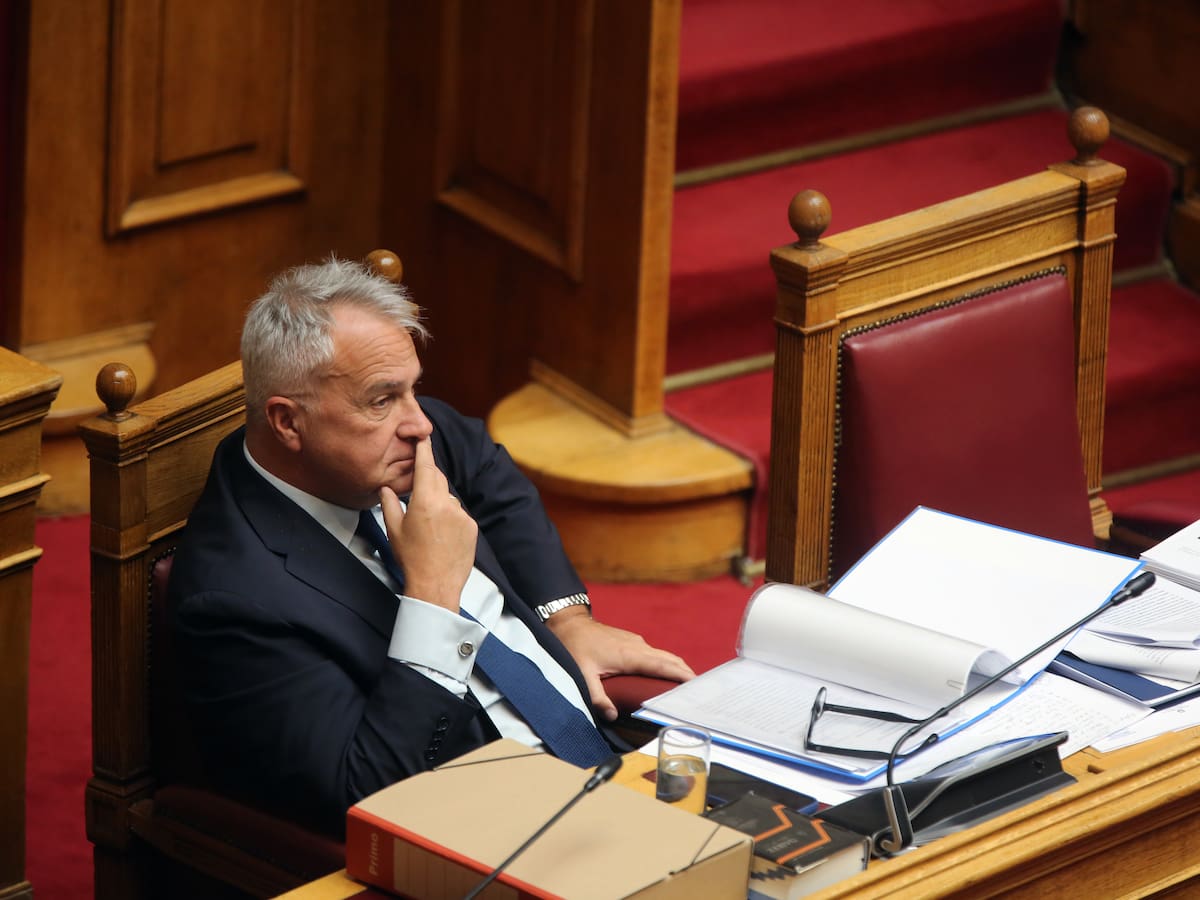 Cuatro ministros griegos renuncian tras ser acusados de corrupción