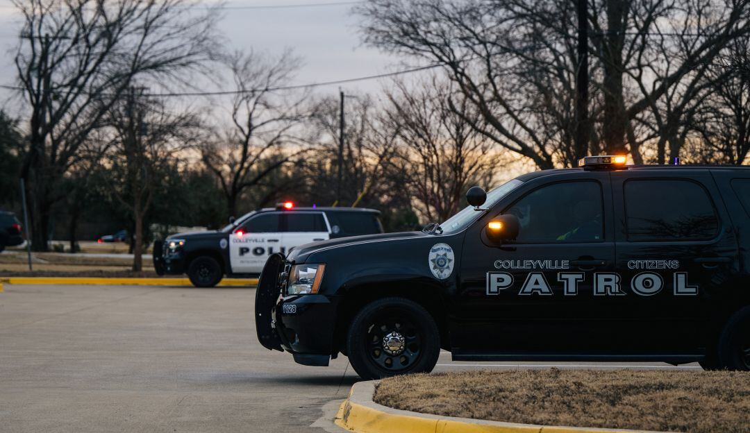 Patrullas de la Policía responden a la toma de rehenes