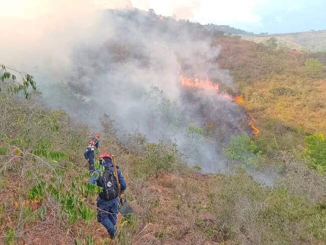30 municipios de Santander en alerta roja por incendios forestales