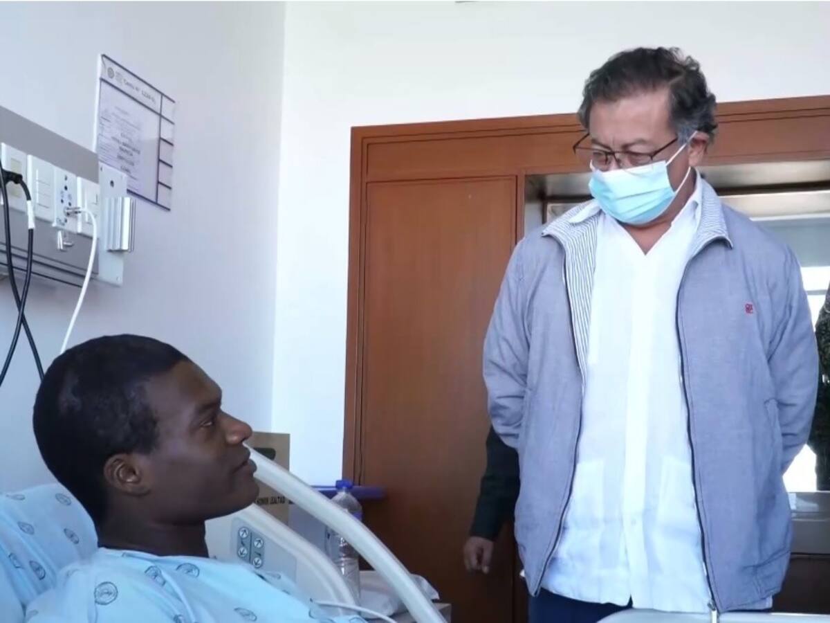 Presidente Petro visita a los militares heridos por ataque del ELN en Arauca