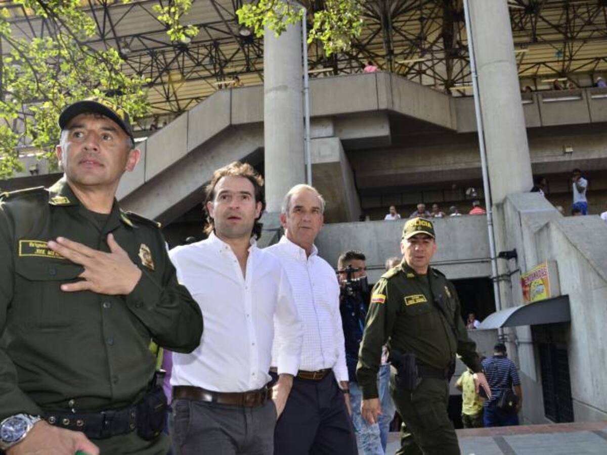 Alcalde de Medellín pide una purga en la Policía para evitar la corrupción