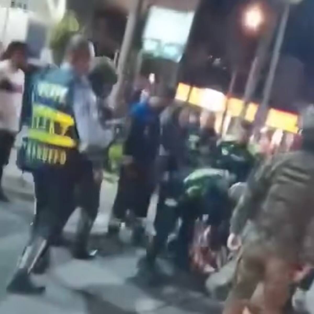 Intolerancia al norte de Armenia, en medio de un operativo un hombre agredió a la autoridad