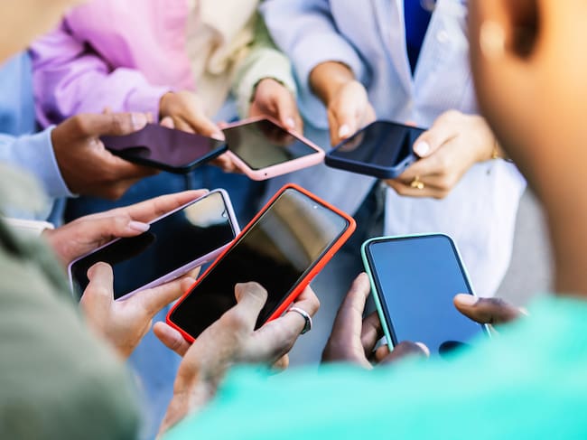 Máxima autoridad constitucional de Francia rechaza prohibición de las redes sociales a menores de 15. Foto: Getty Images