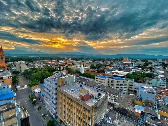 Neiva enfrenta retos en la infraestructura vial y la cultura ciudadana. Foto Redes Sociales