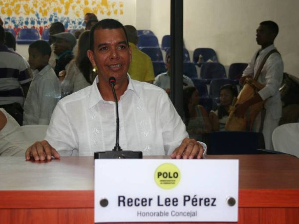 A Recer Lee Pérez ahora lo denuncian por doble militancia