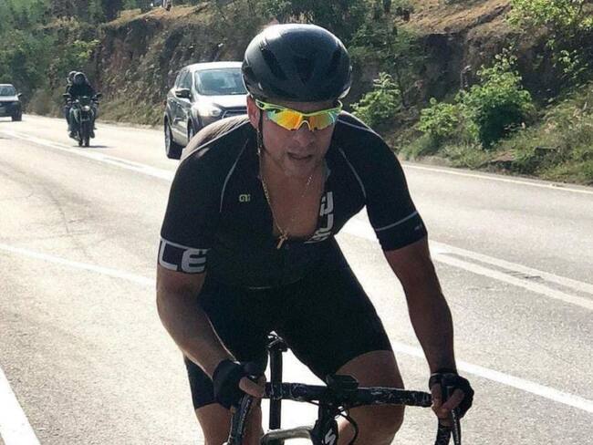 Cirujano Carlo Vallejo en su bicicleta