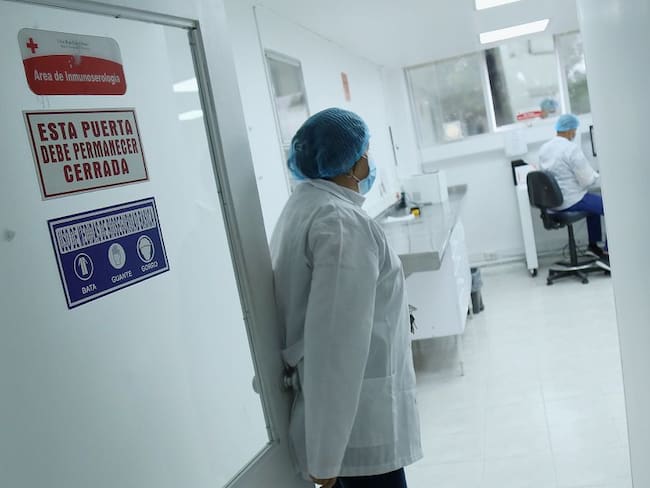 Médico en Cali denuncia ser amenazado por la muerte de pacientes con covid