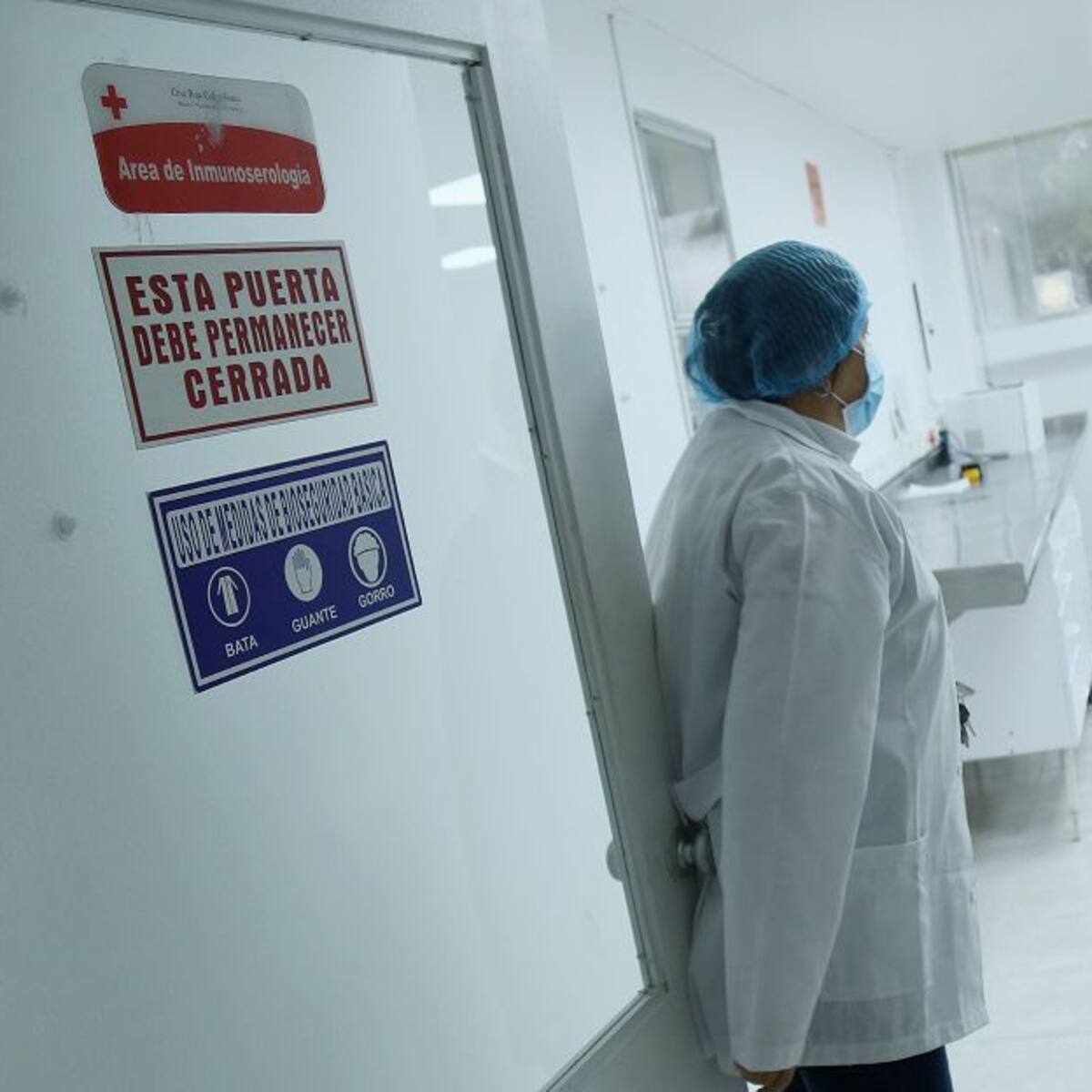 Médico en Cali denuncia ser amenazado por la muerte de pacientes con covid