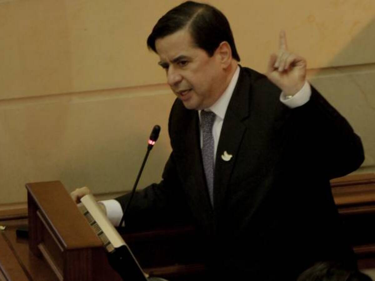 “El uribismo no debe dilatar más, hay mucho en riesgo”: Cristo