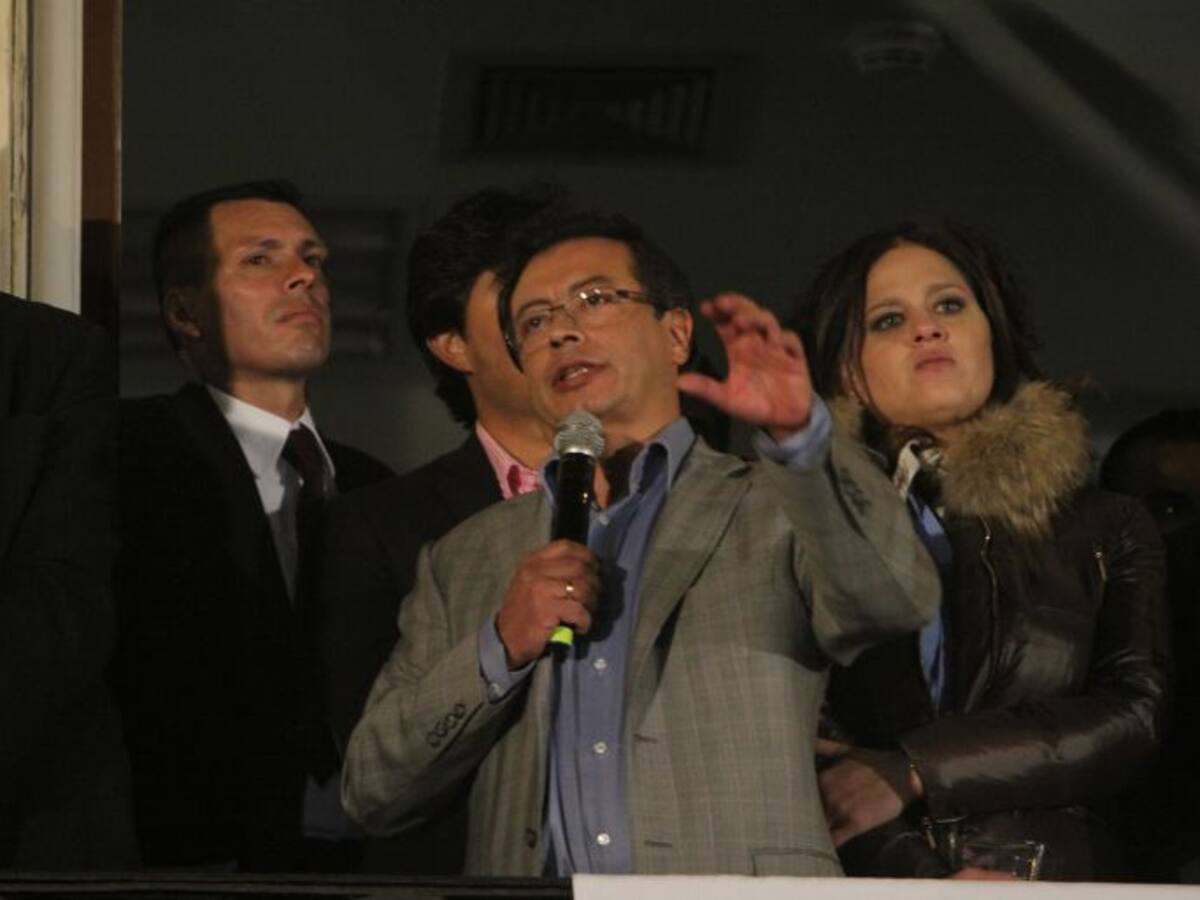 Petro ignora recomendación para terminar contrato de ETB con línea 123