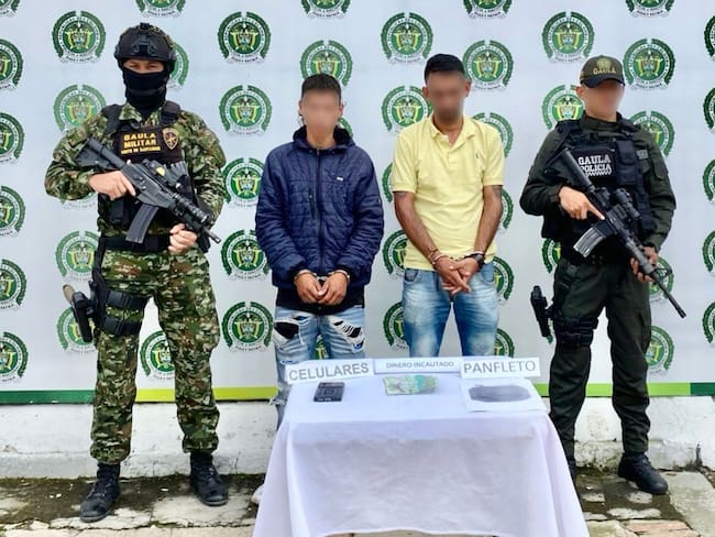 Capturan presuntos extorsionistas del frente 41 de las disidencias FARC. Foto: @GaulaMilitares
