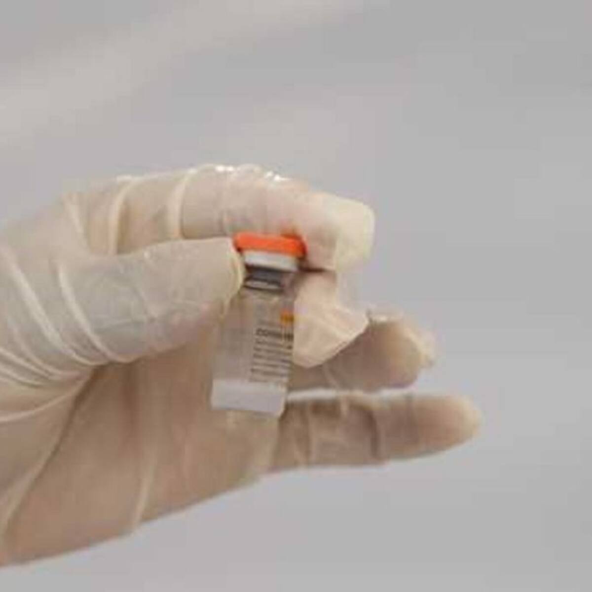 Investigan caso de contagio de adultos mayores luego de ser vacunados