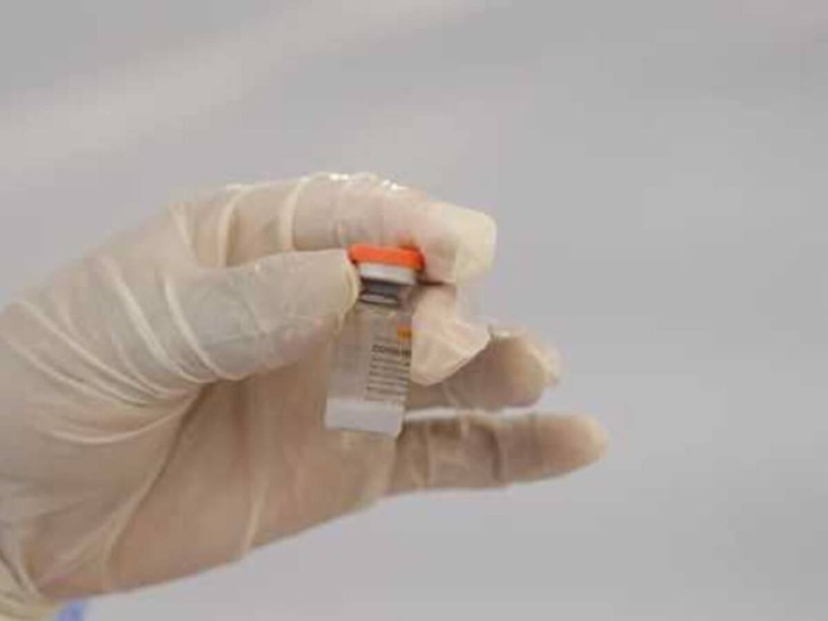 Investigan caso de contagio de adultos mayores luego de ser vacunados