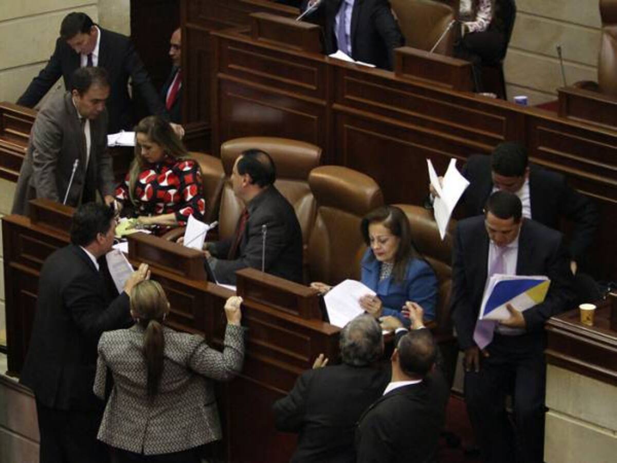 ¿Viaje a Cuba de congresistas frena acto legislativo para la paz?