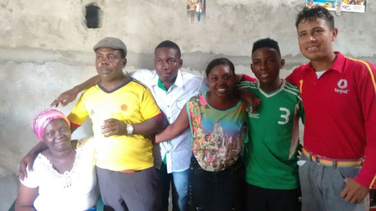 La felicidad por la segura medalla de Yuberjen no se pudo ocultar de los rostros de sus familiares. 