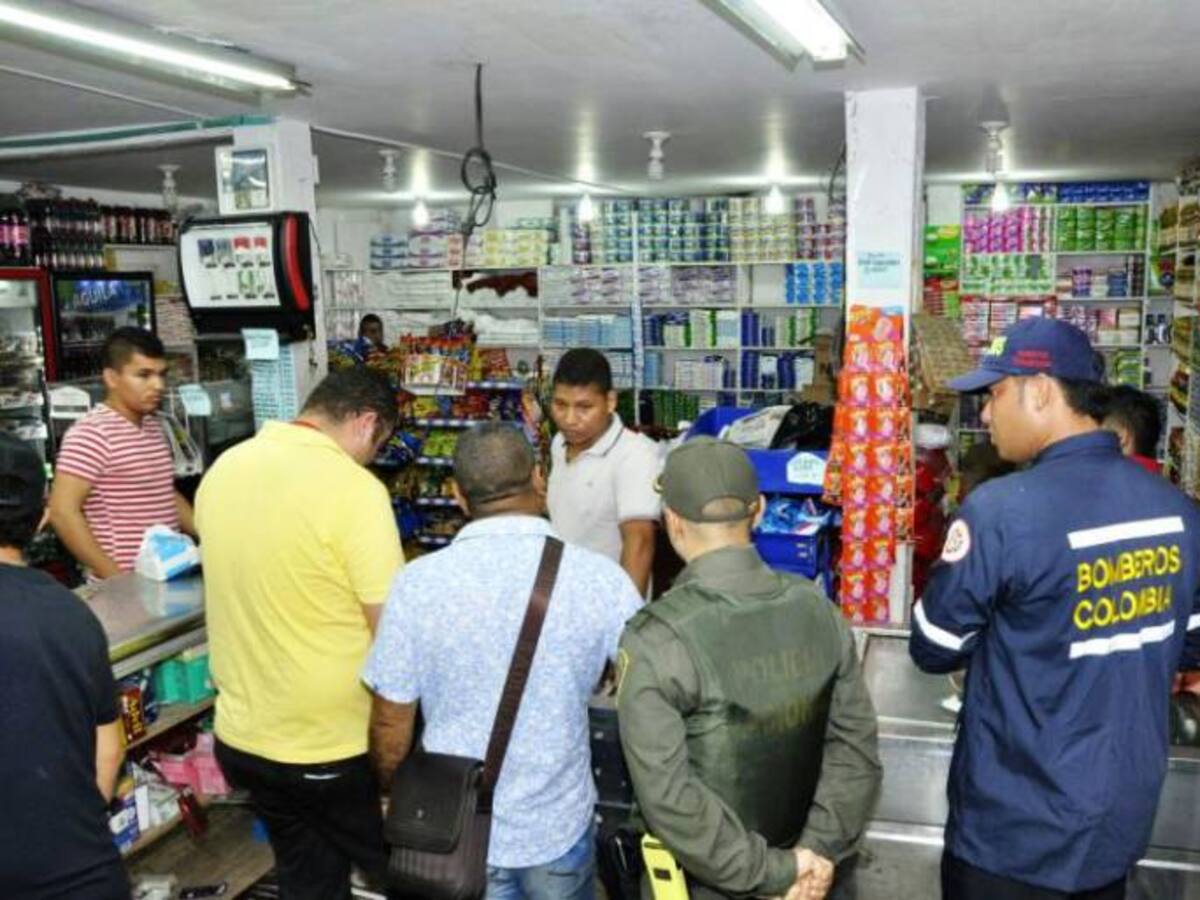 Tiendas de Cartagena continúan violando decreto que prohíbe consumo de bebidas alcohólicas