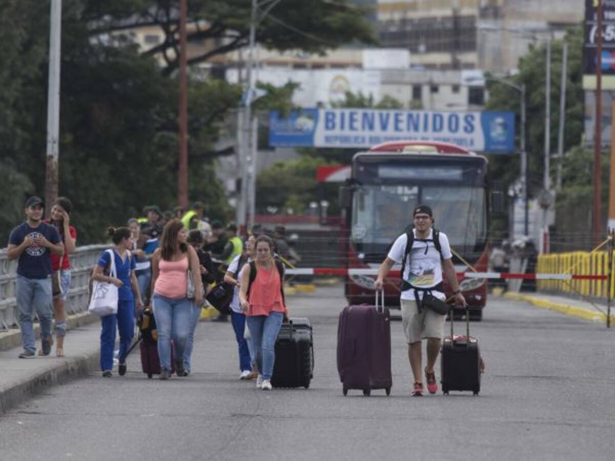 Colombianos capturados en Venezuela son trasladados a Caracas