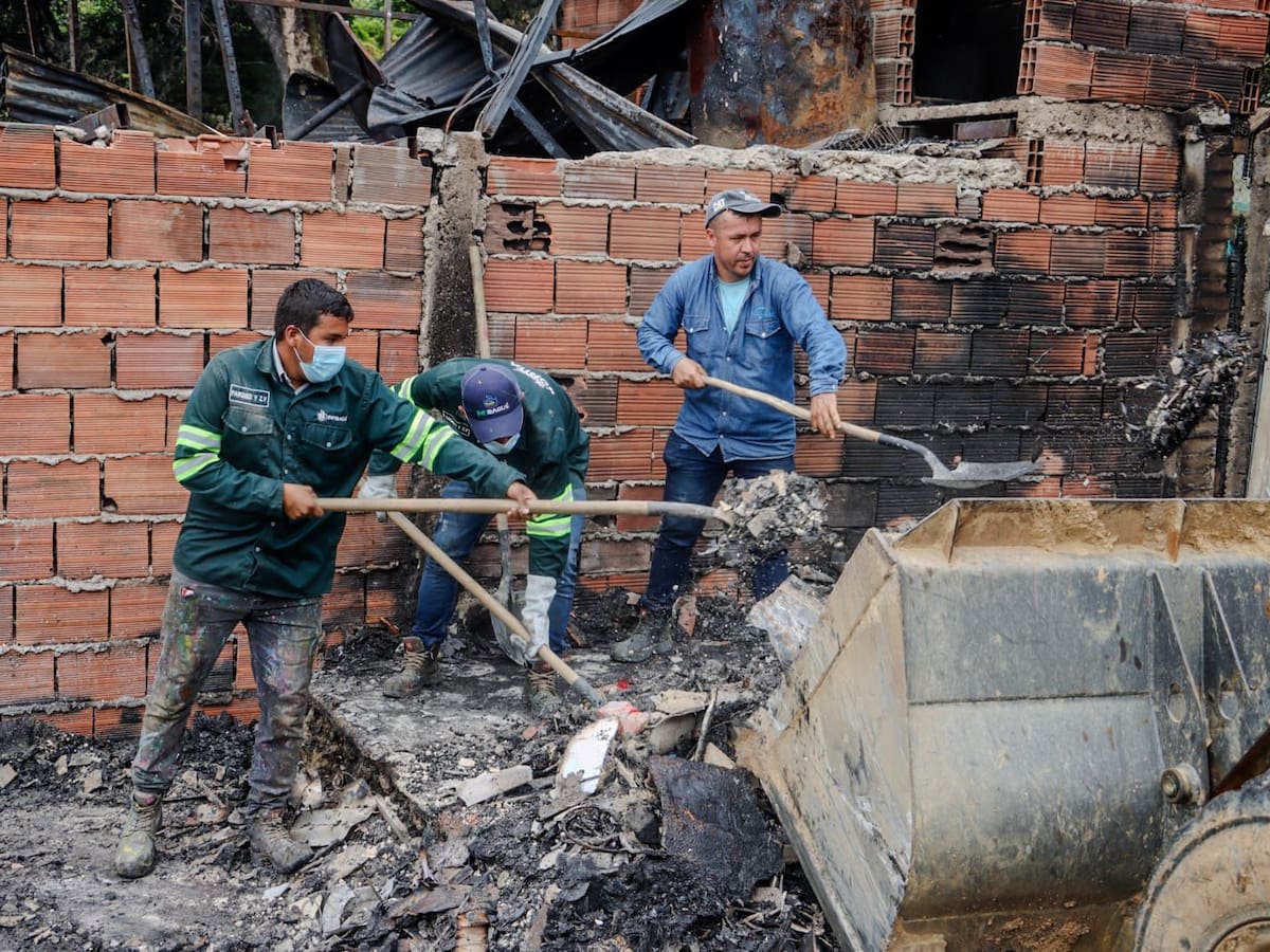 Habilitan puntos de acopio para ayudar a familias afectadas por incendio en Los Álamos en Ibagué