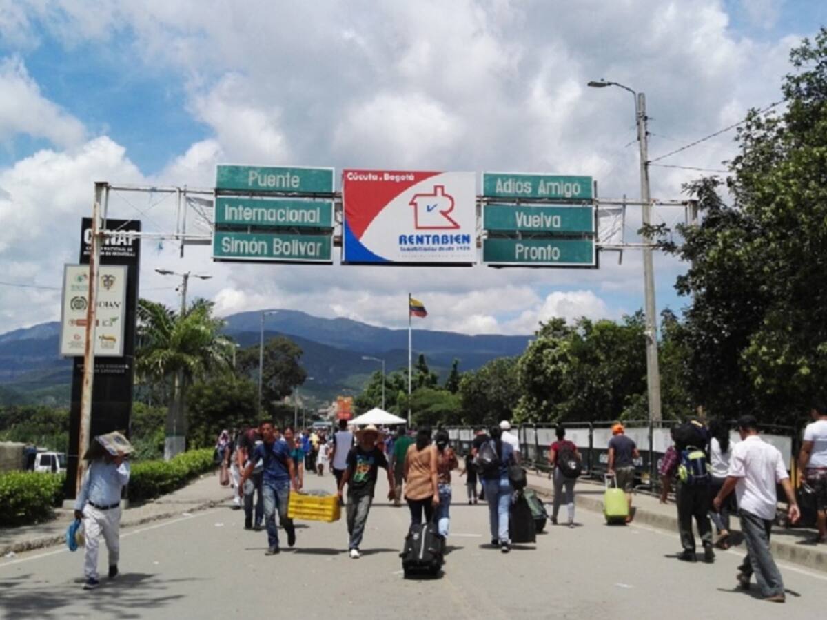 Migrantes celebran inicio de regularización en Colombia