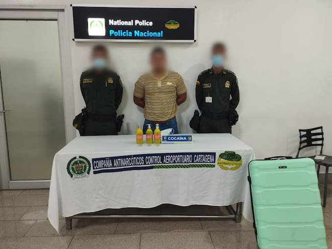 Hombre iba a viajar en compañía de su hijo con cocaína en su equipaje