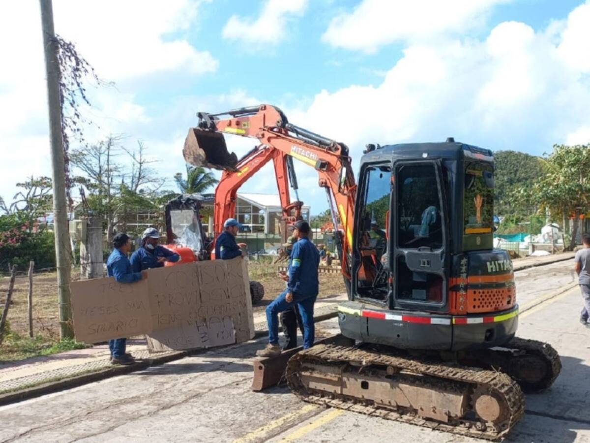 Trabajadores de reconstrucción de Providencia denuncian falta de pago