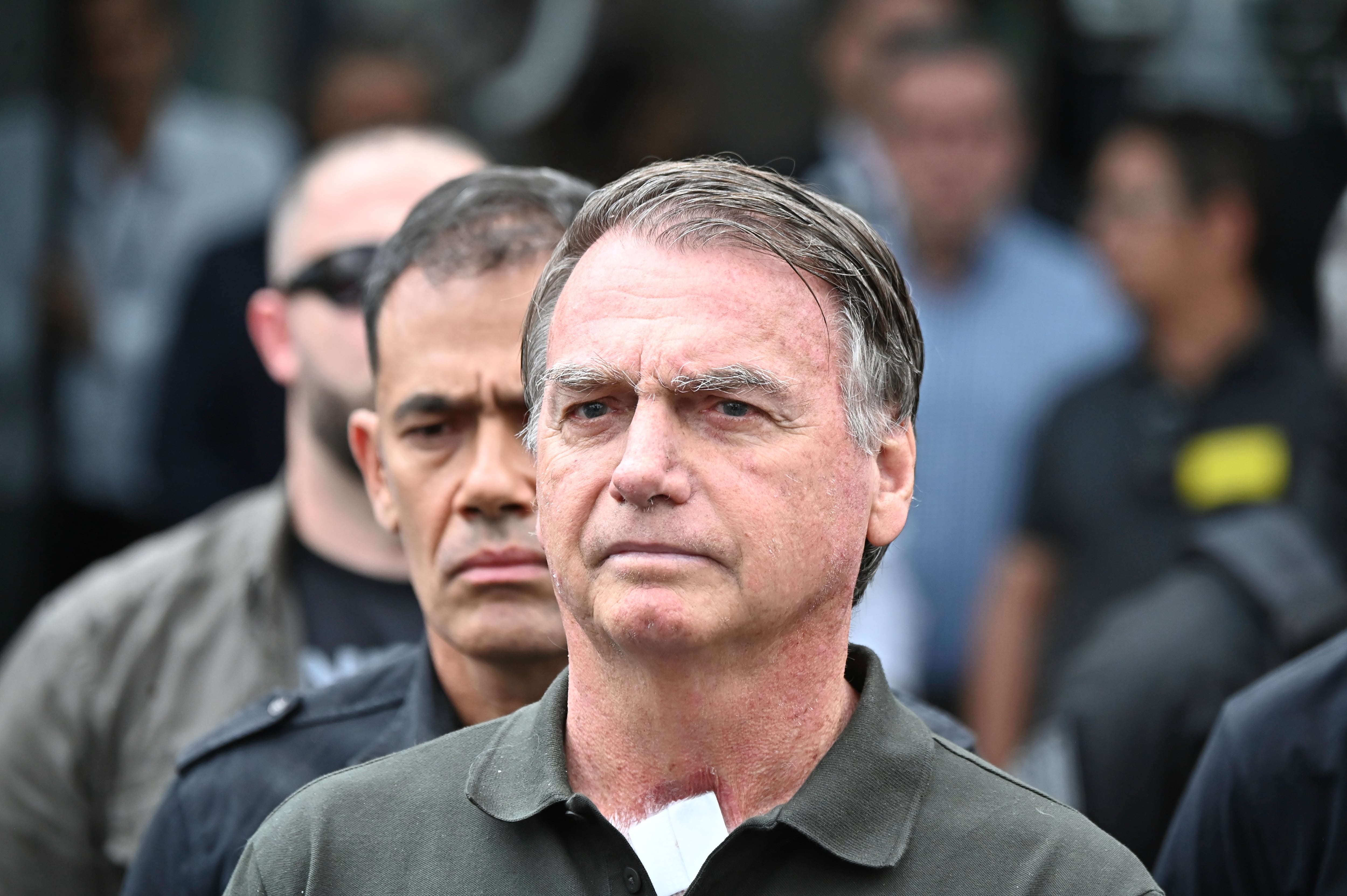 Bolsonaro tras salir del DF Star Hospital. Foto: Ton Molina/Getty Images
