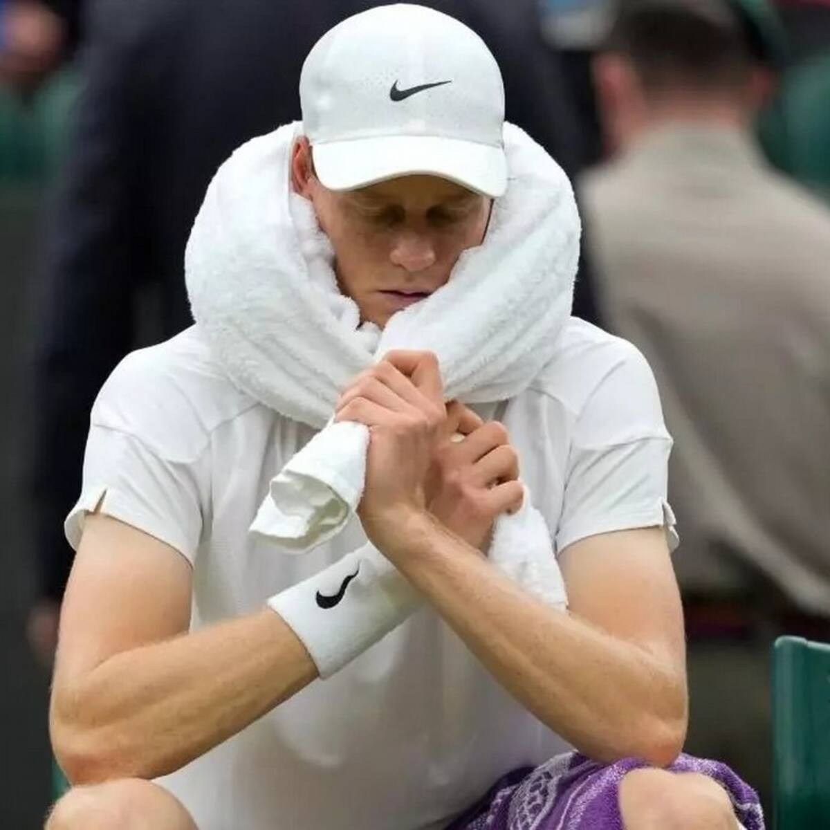 Sinner supera un primer set incierto y avanza a la tercera ronda del Abierto de Australia
