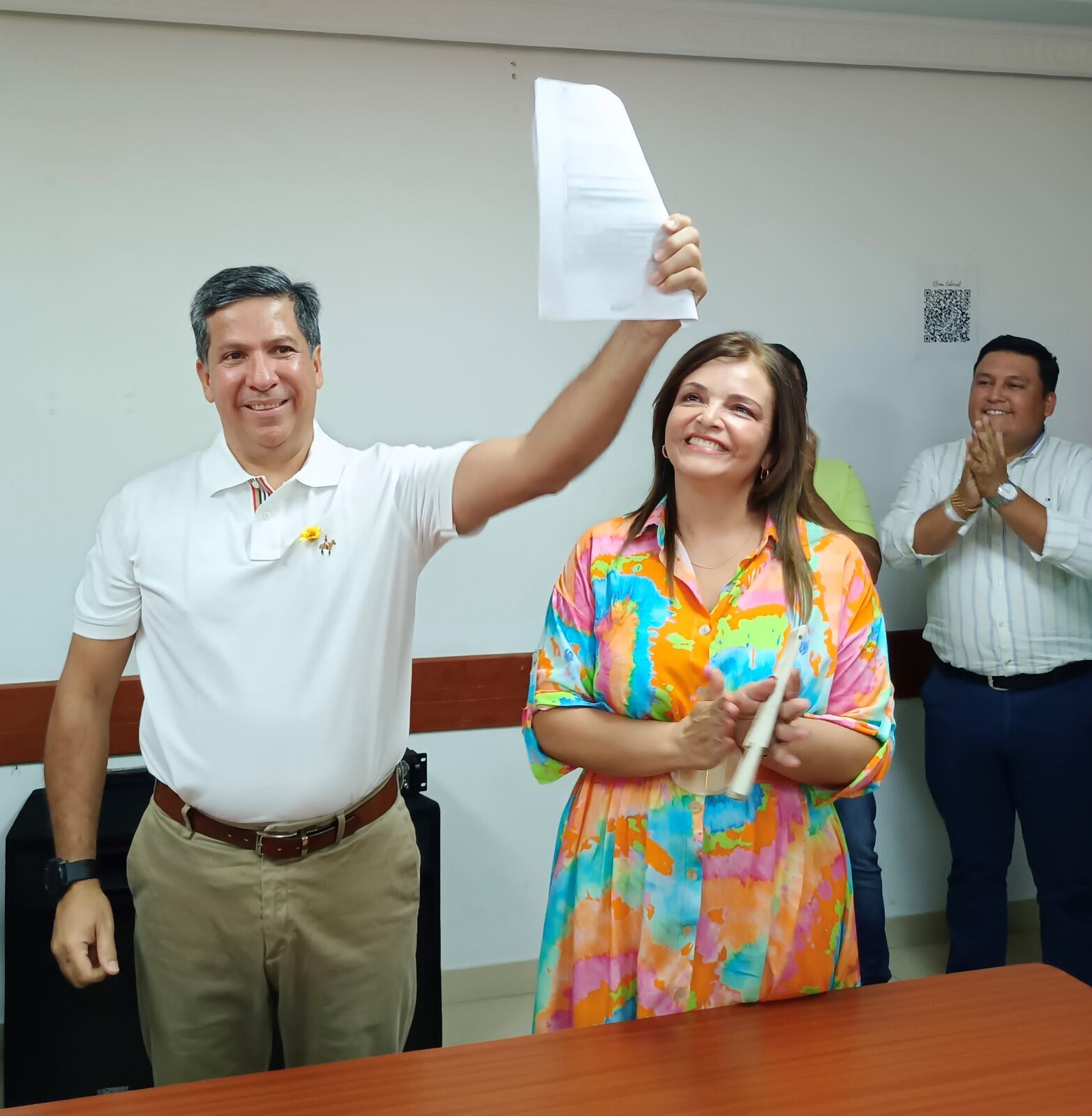 En la delegación departamental de la Registraduría Nacional, ubicada en el edificio Bancolombia del Parque Santander de Neiva, este viernes 28 de julio, oficialmente el médico Rodrigo Lara Sánchez formalizó su aspiración a la Gobernación del departamento del Huila.
