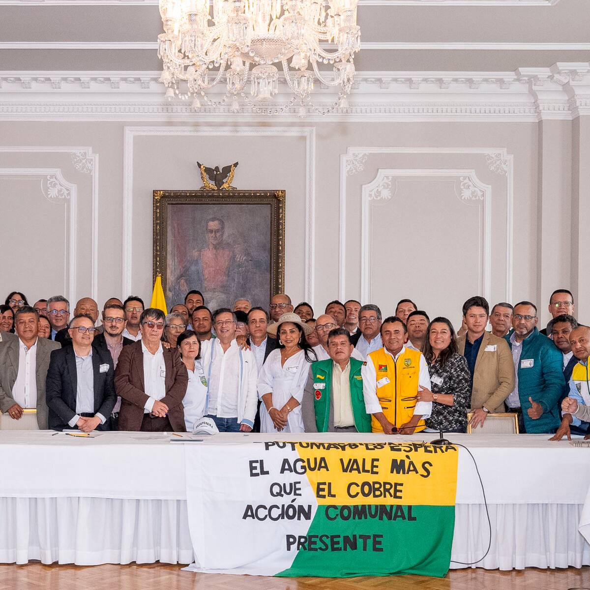 Gobierno impulsará convenios con JAC para construir vías, vivienda y centros de salud