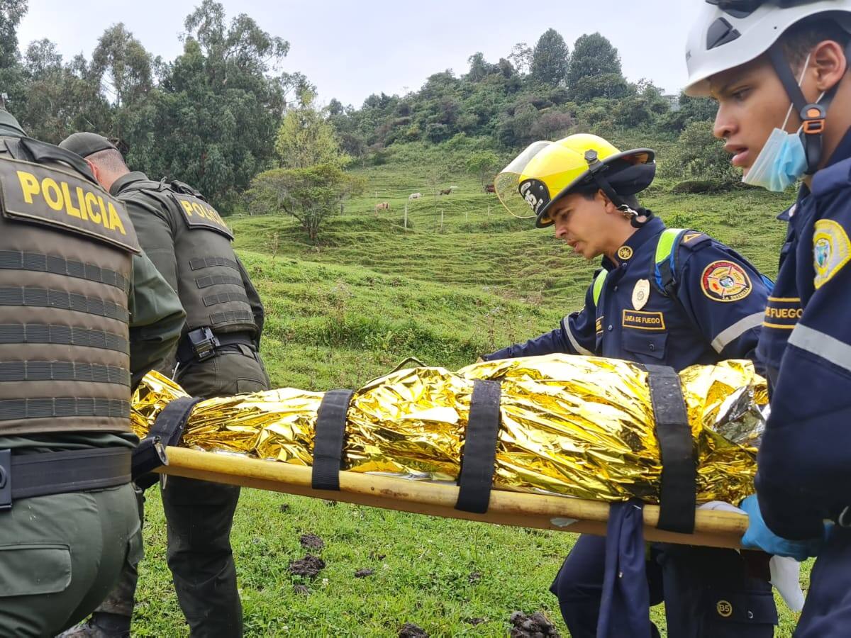 Rescatan adulto mayor que estuvo perdido tres días en zona boscosa de La Estrella