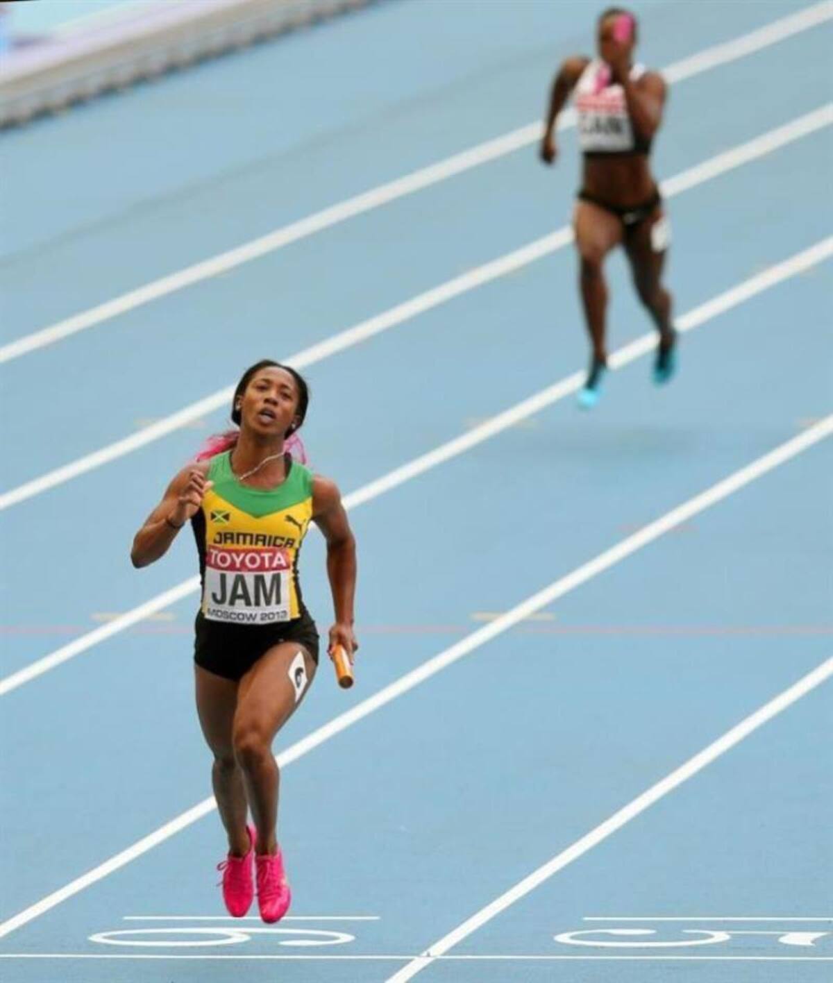 En el útlimo día el relevo femenino jamaicano del 4X100, brilló y estableció nuevo récord de campeonato.