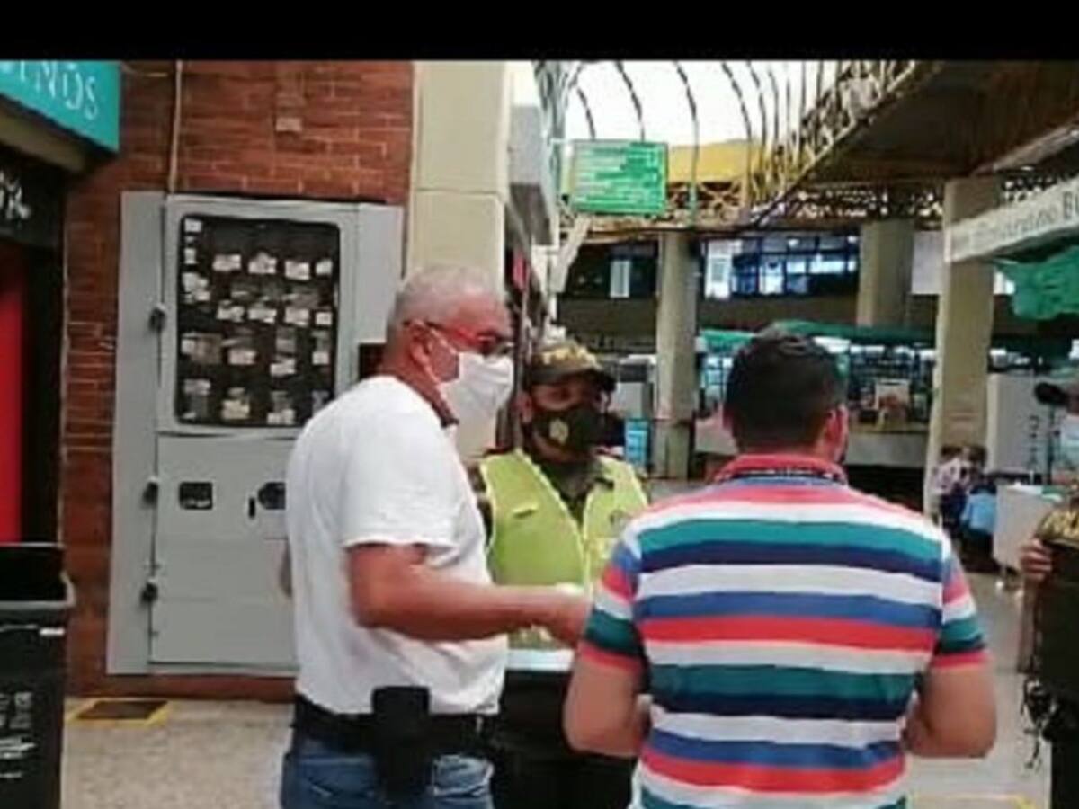 Policía salva la vida de un ciudadano en la terminal de Ibagué