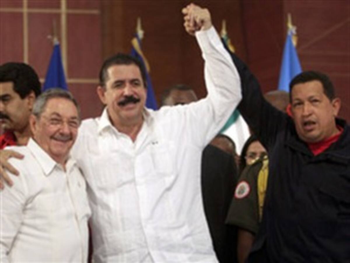 Zelaya anuncia su regreso a Honduras