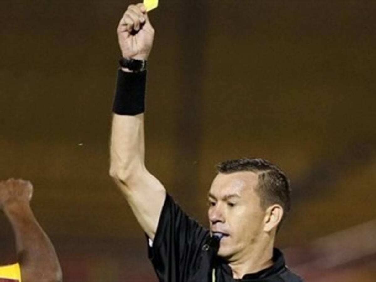 Wilson Lamoroux es la novedad colombiana en la lista de árbitros FIFA para 2013