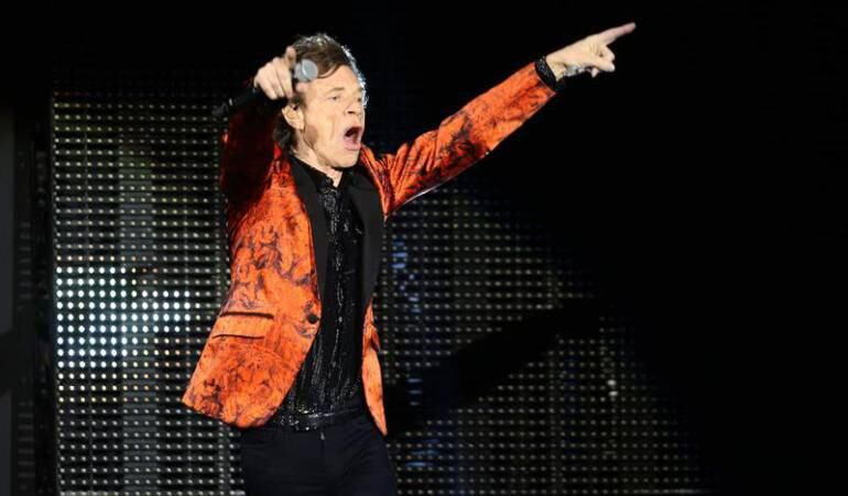 El vocalista de la banda británica The Rolling Stones Mike Jagger se presenta durante un concierto en Lima (Perú).